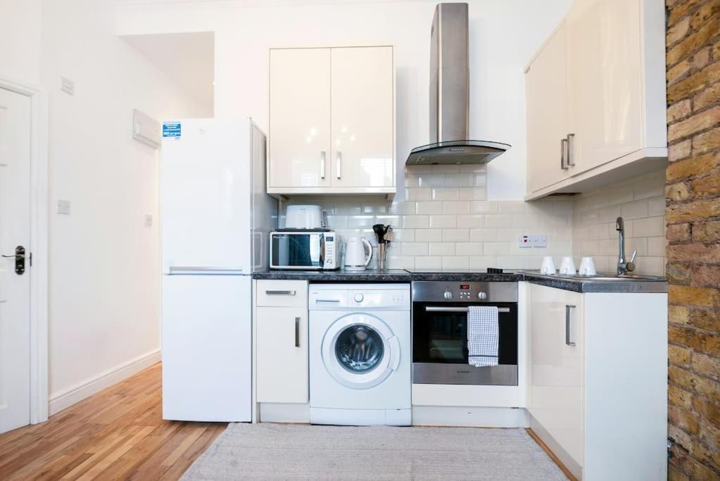 Flat In South West 1 Min To The Station Appartement Londen