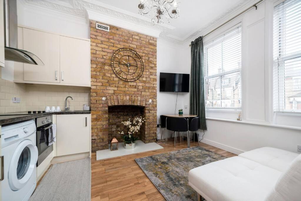 Apartamento Flat In South West 1 Min To The Station Londres