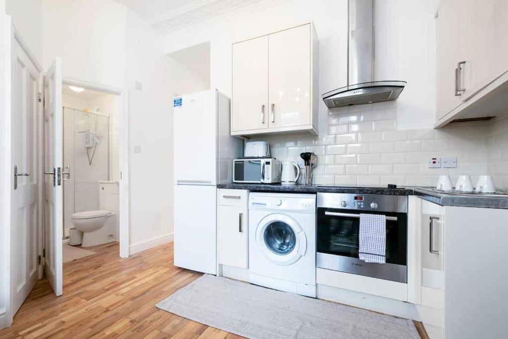 Appartement Flat In South West 1 Min To The Station Londen